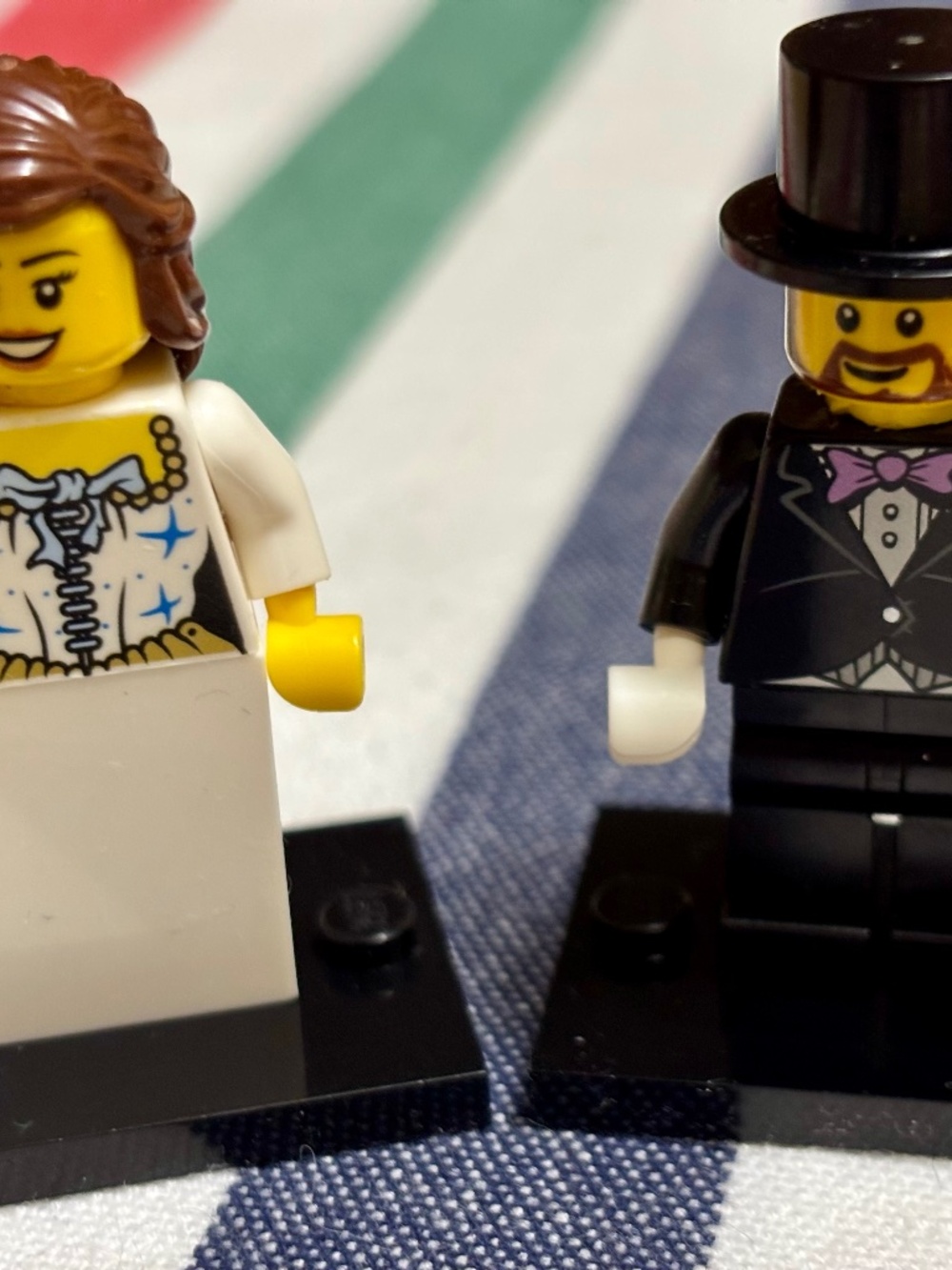 LEGO TOWN "Bride & Groom" twn 257 & 256. With stands. Mint condition!